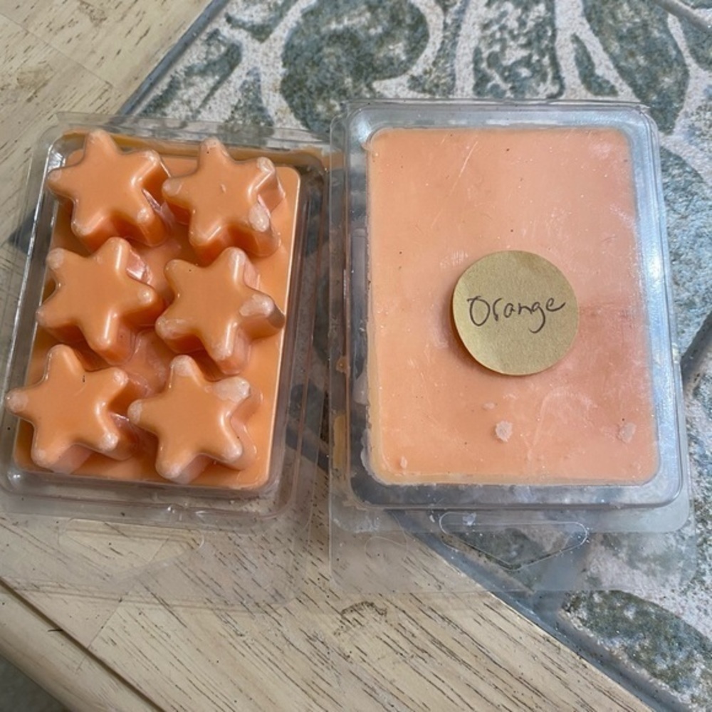 2 Orange Scented Soy Wax Melts​